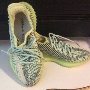 Adidas Yeezy Boost 350 V2 Womens Pale Yellow/Blue Sneakers